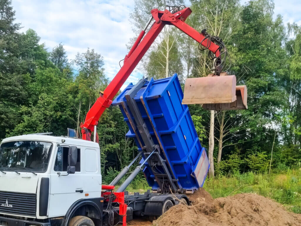 Вывоз мусора с погрузкой